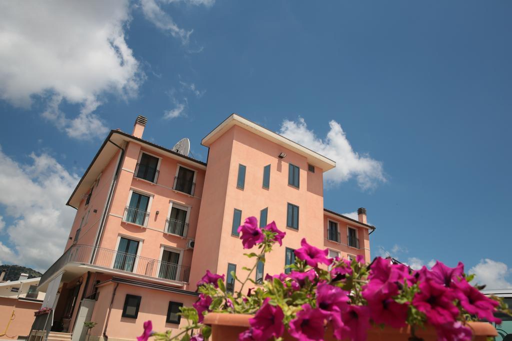 Hotel Leon - Ristorante Al Cavallino Rosso San Giovanni Rotondo Exterior foto